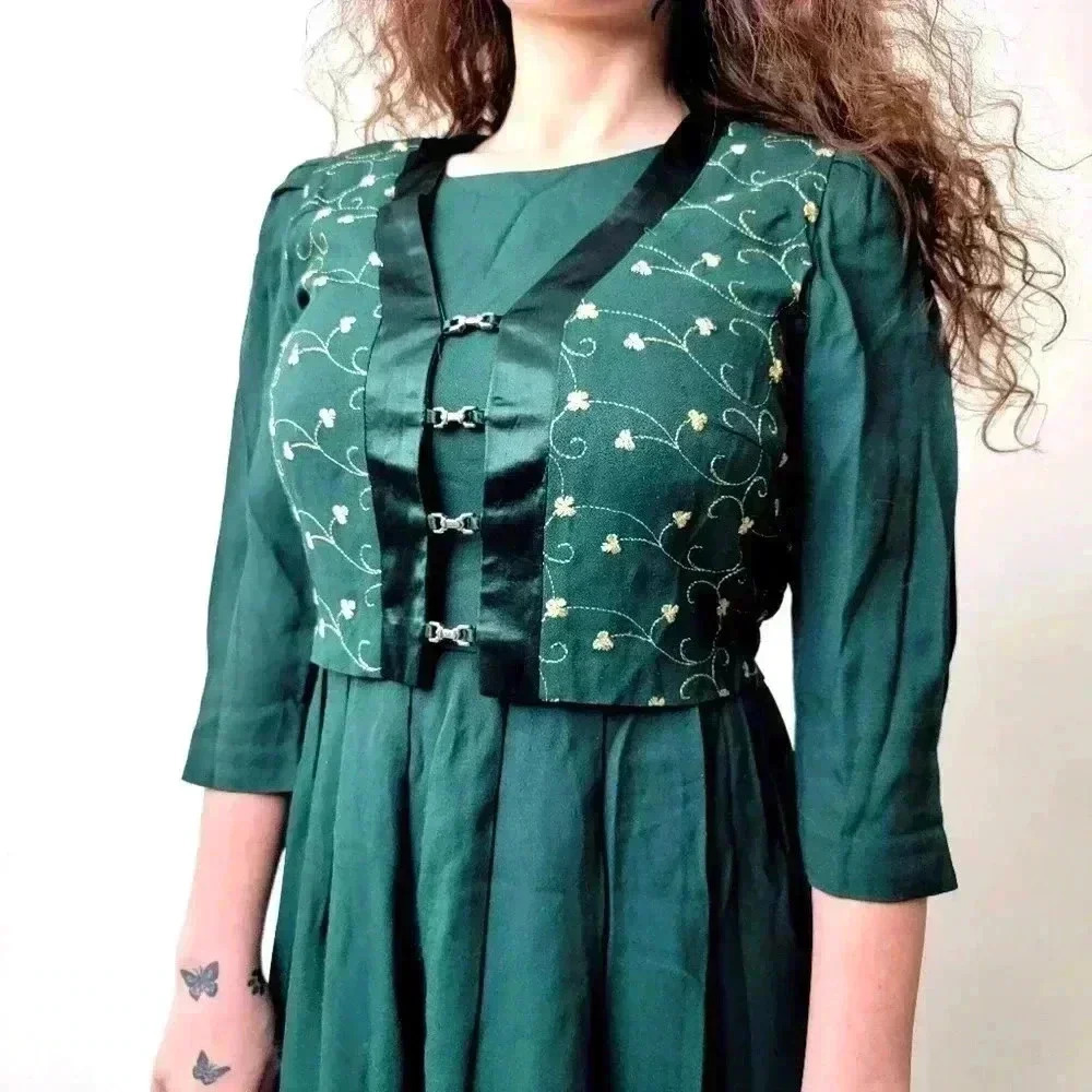 Vintage German Cottagecore Embroidered Emerald Plaid Dress - Picture 3 of 7